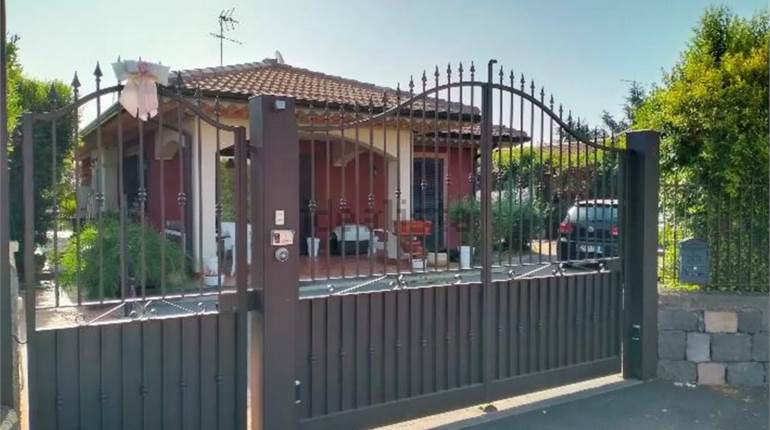 Villa  Via Aldo Fabrizi  4 Pedara (CT)
